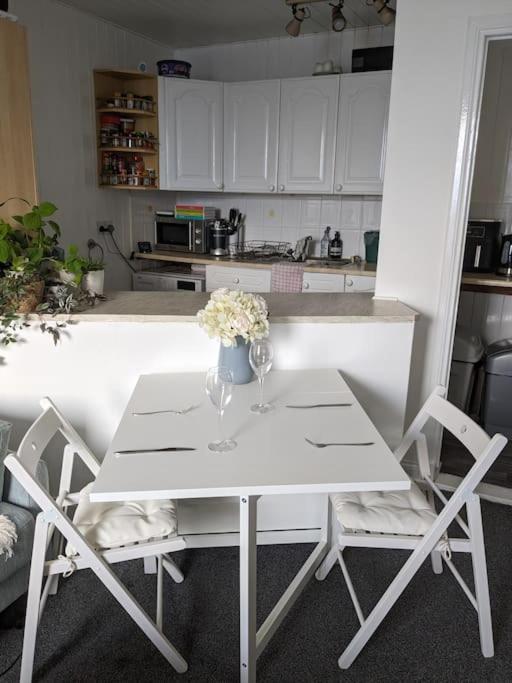 Peaceful Oasis By The Sea Appartement EDI Buitenkant foto